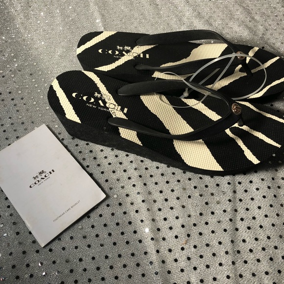 Coach - Picture 2 of 4